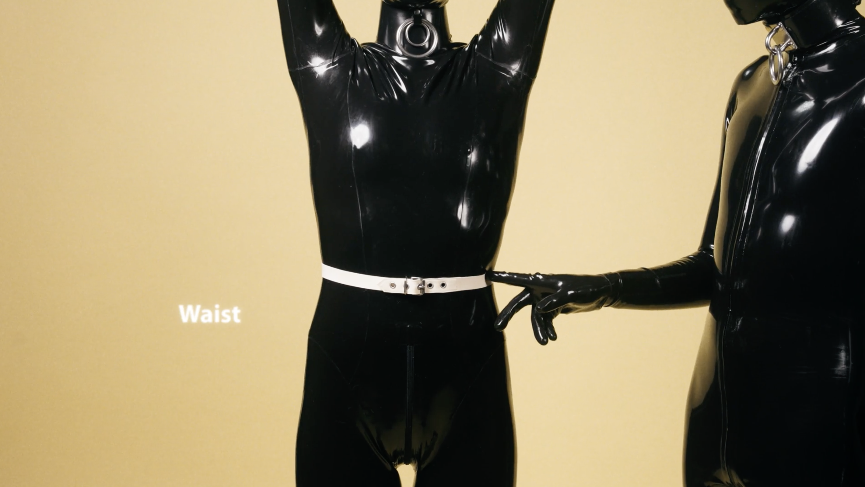 Marking the waist with a belt for accurate measurements