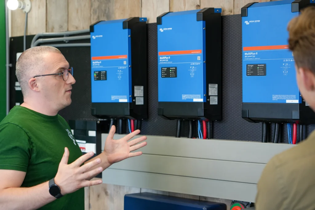 Wat kost een thuisbatterij? Prijs en besparing in 2025 op een rij.